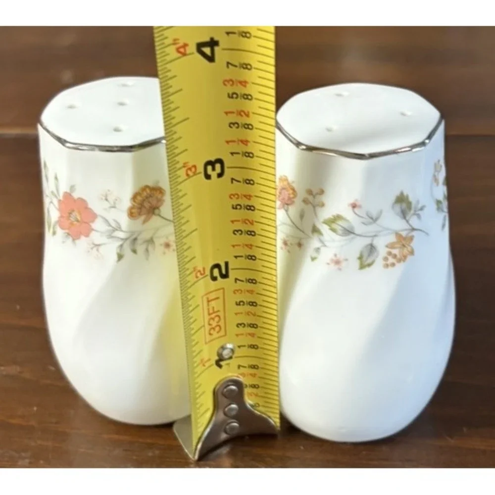 Sheffield Bouquet BQT-11 Salt Pepper Shakers Porcelain Japan Floral 3 1/8
